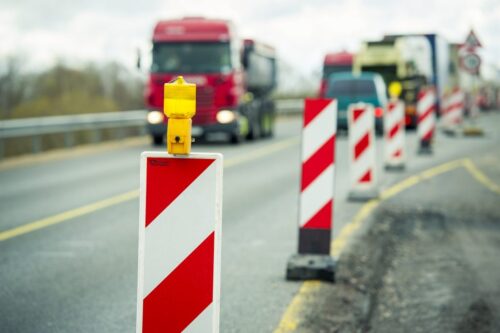 Vienojas par papildus finansējumu autoceļu un tranzītielu atjaunošanai