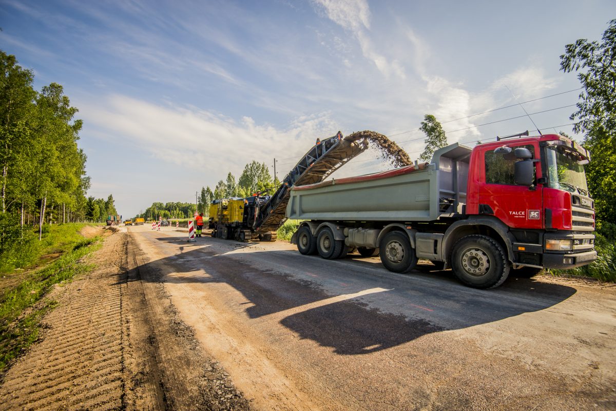 Valsts autoceļu tīklā būvdarbu sezona uzņem apgriezienus