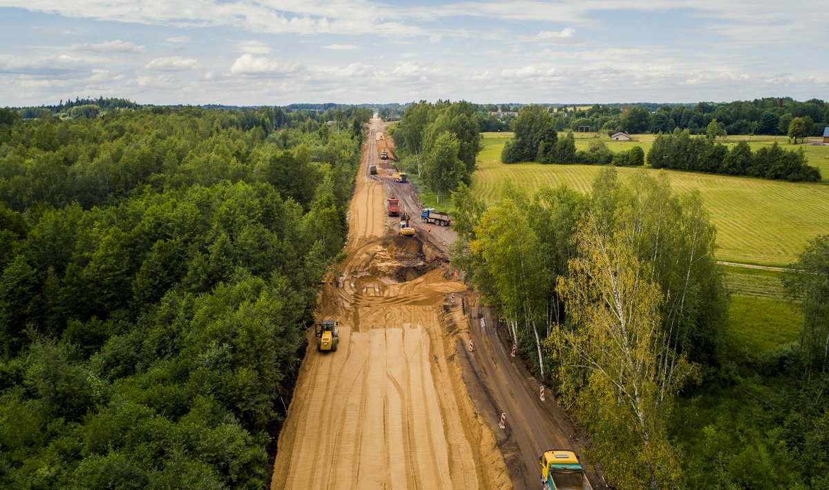 Konkurences padome izmeklē arī iespējamu ceļu būvnieku karteli