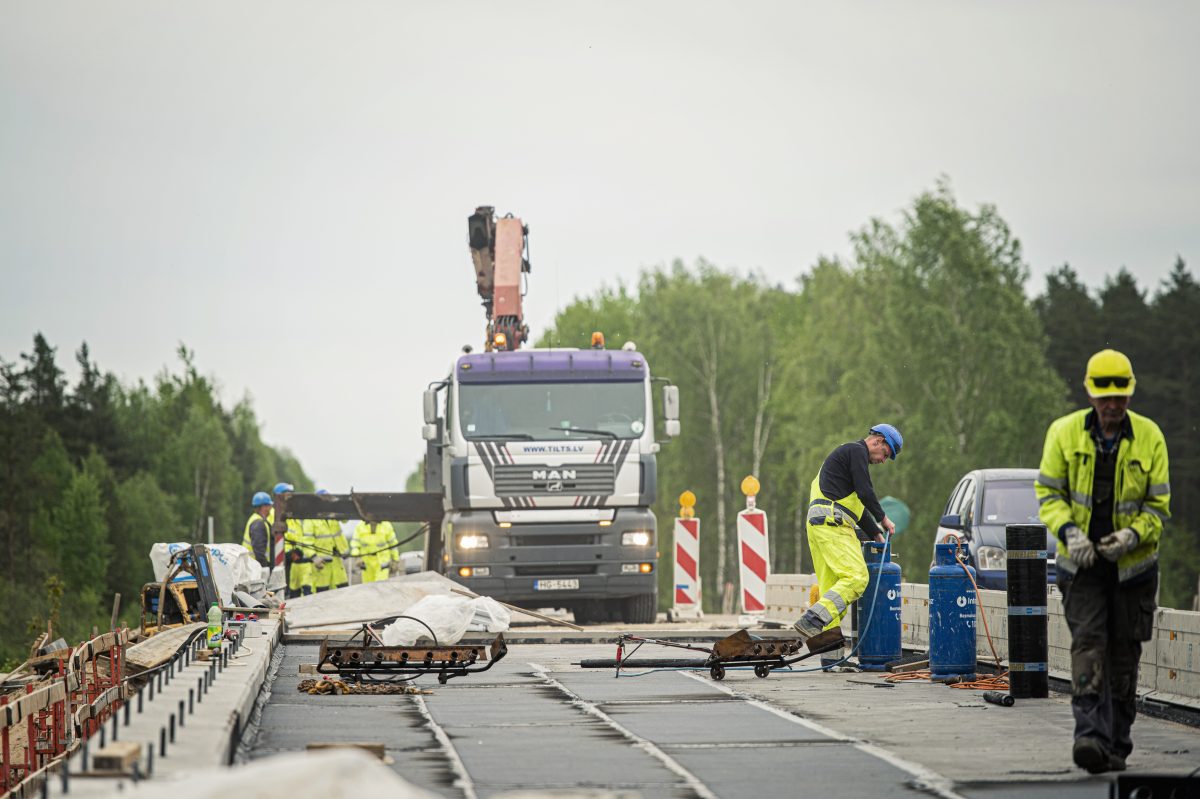 Uz Rēzeknes apvedceļa pārbūvēs dzelzceļa pārvadu