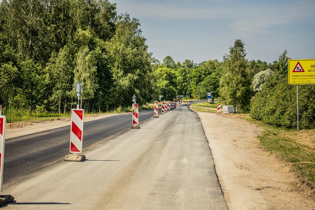 Turpinās ceļu remontdarbi vairāk nekā 60 posmos