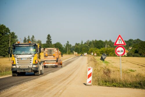 Atputekļo un atjauno ar divkārtu virsmas apstrādi 10 valsts autoceļu posmus