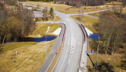 Piešķir papildu finansējumu autoceļu atjaunošanas projektiem