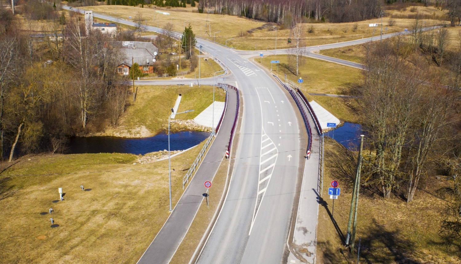 Piešķir papildu finansējumu autoceļu atjaunošanas projektiem