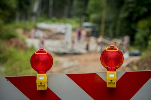 Turpinās būvdarbi valsts ceļu tīklā un uz deviņiem tiltiem
