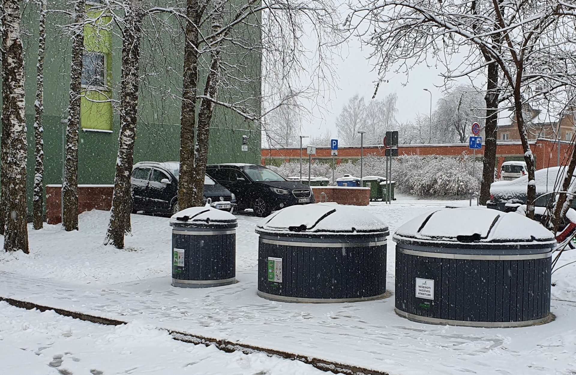 Cēsīs izveidoti pazemes konteineru laukumi