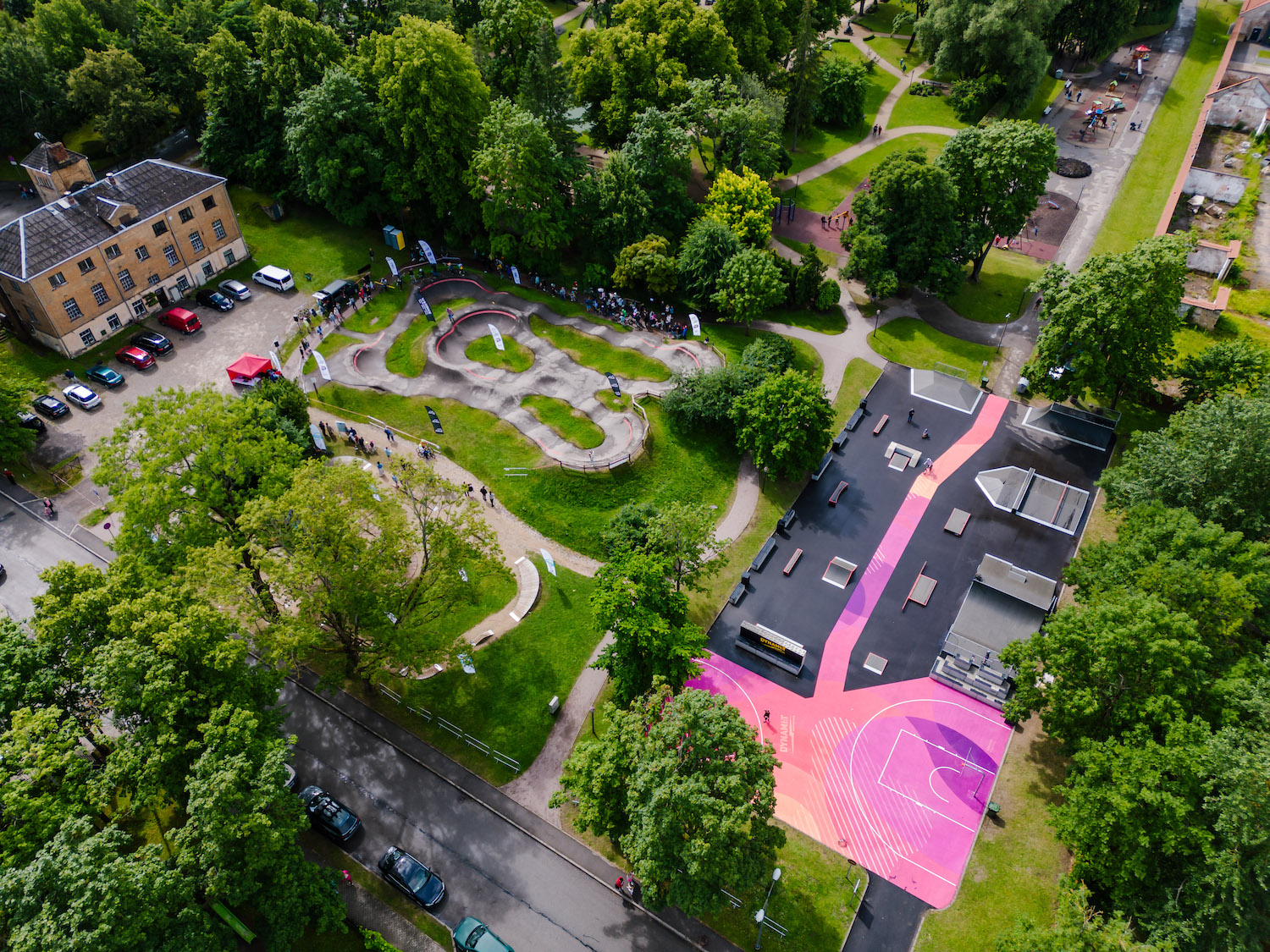 Cēsīs atjaunots “DYNAMI:T” skeitparks