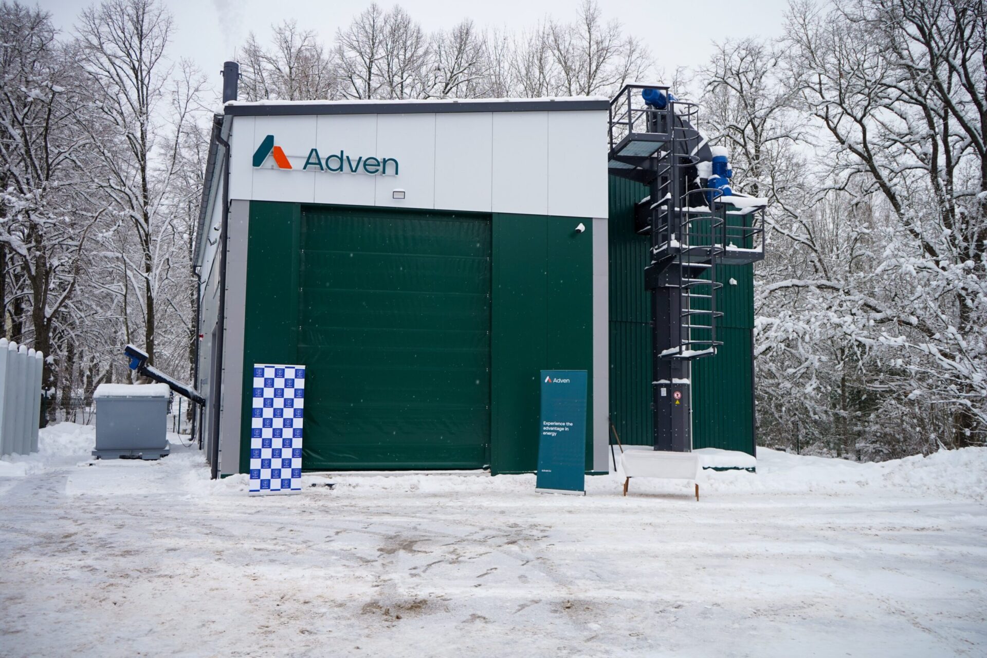 Cēsīs atklāta jaunuzbūvētā šķeldas katlumāja