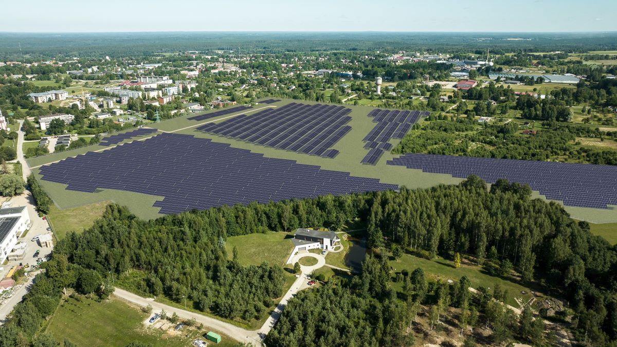 Sākta Cēsu saules elektrostacijas būvniecība Priekuļu pagastā