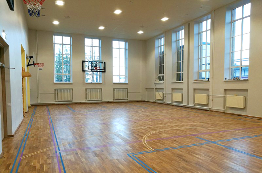 Cēsu Valsts ģimnāzijā atjaunota sporta zāle un ķīmijas klases