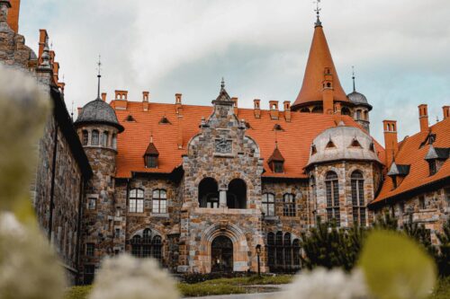 Ar ES fondu atbalstu atjaunots Cesvaines pils jumts