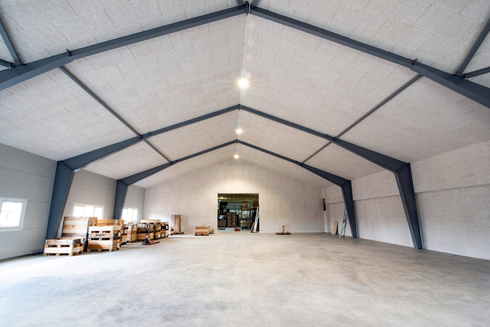 Ēveļskaidu plātnes akustikas uzlabošanai