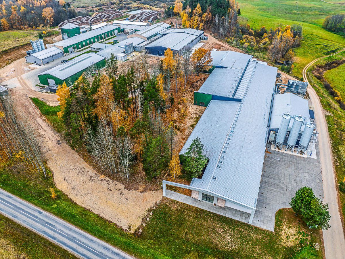 “CEWOOD” atklāj jaunās rūpnīcas galveno ražošanas līniju