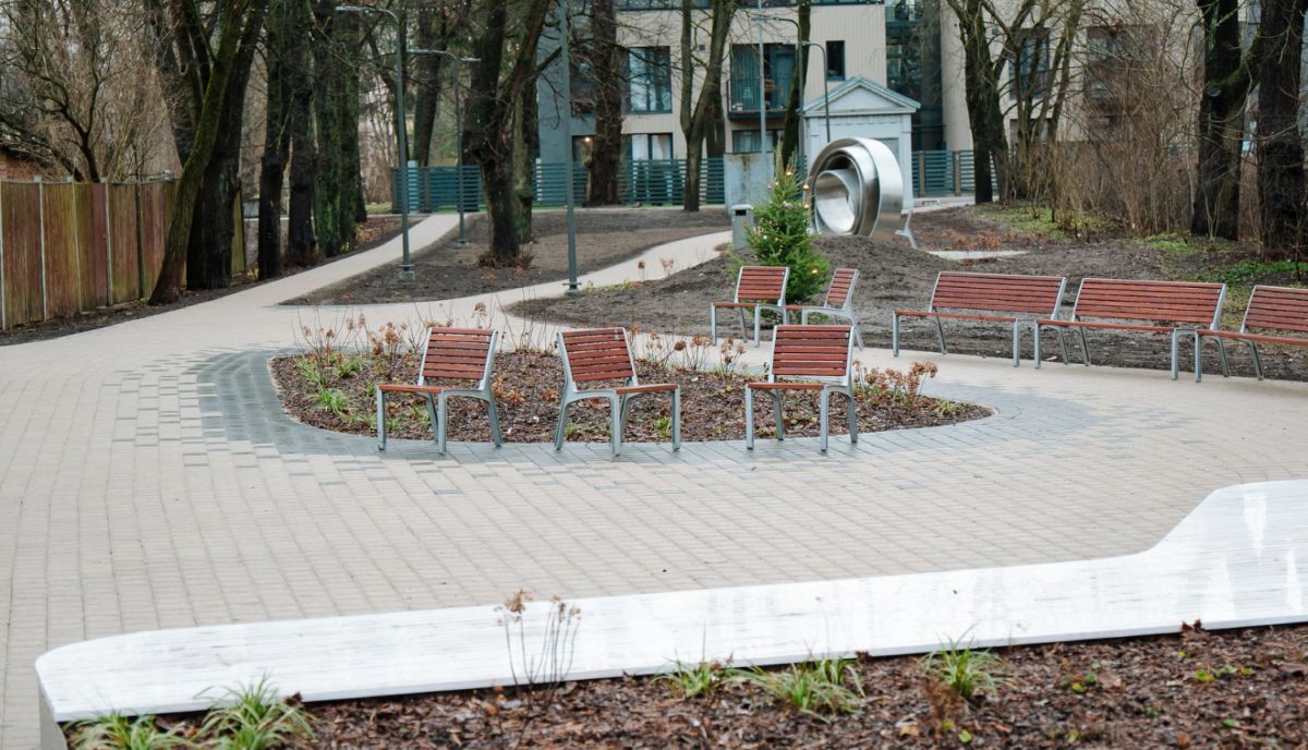 Atklāts jaunizveidotais Čiekurkalna skvērs Rīgā