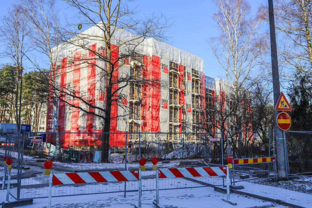 Jauno mājokļu projektam “Čiekuru mājas” atzīmēti spāru svētki