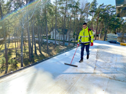 Pareizi uzlikt un pārbaudīt