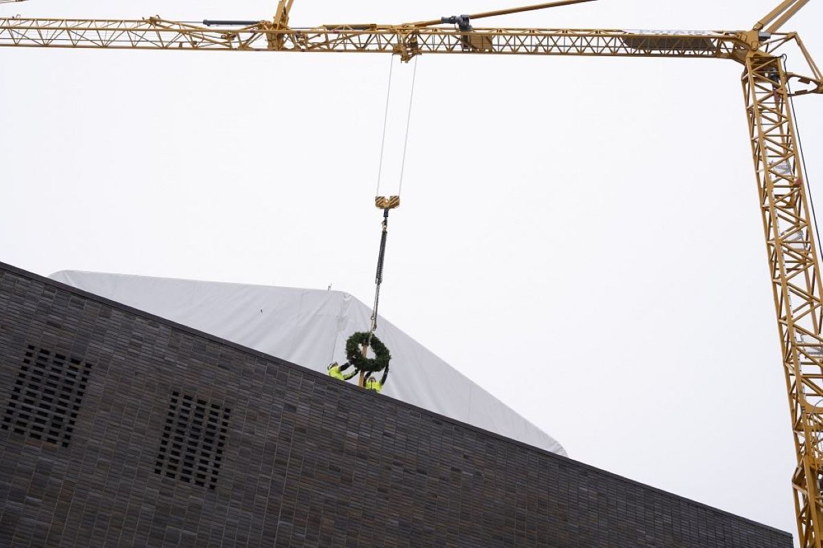 Dailes teātrī nosvinēti Jaunās zāles spāru svētki