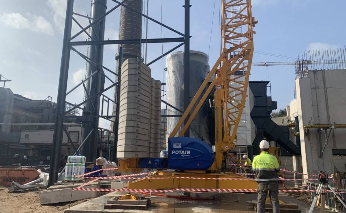 Iemūrē laika kapsulu topošās šķeldas katlumājas pamatos Daugavpilī