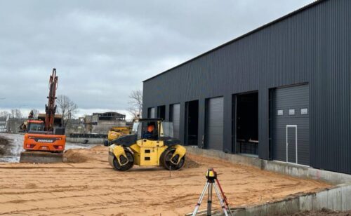 Darbam gatavo jaunuzbūvēto šķeldas katlumāju Daugavpilī