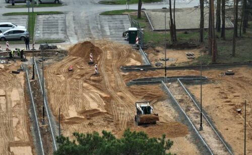 Stropu apkaimē Daugavpilī norisinās plaša stāvlaukuma būvniecība