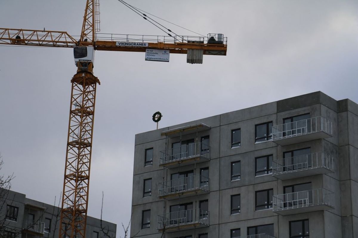 Projektā “Deglava Gleznotāju rezidence” nosvinēti 2. kārtas spāru svētki