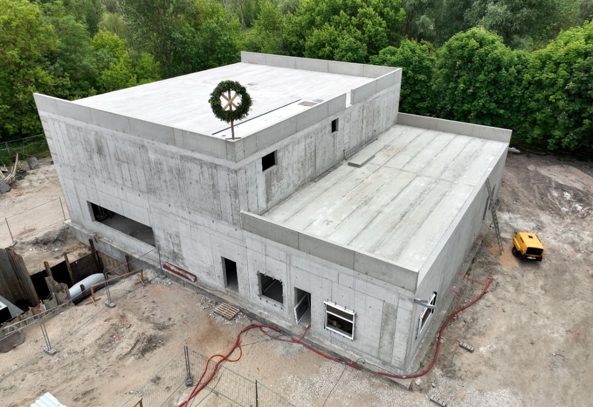 Atzīmēti spāru svētki Baltijā lielākās kanalizācijas sūkņu stacijas jaunbūvei