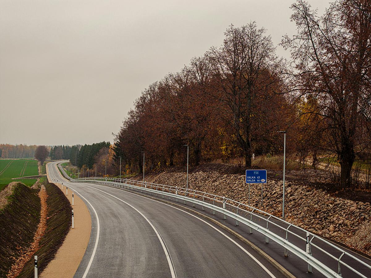 Pārbūvēts piecus kilometrus garš reģionālā autoceļa Smiltene–Valka posms