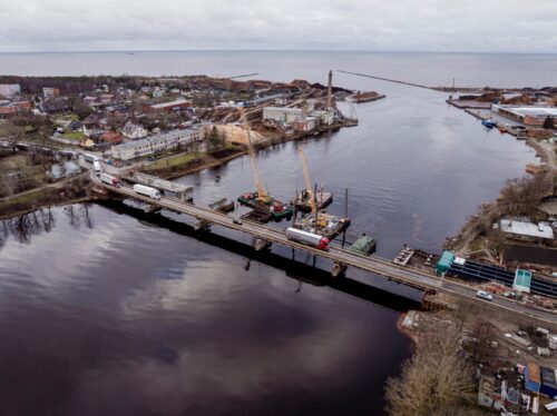 Sāks uzbīdīt laiduma konstrukciju jaunajam tiltam pār Salacu