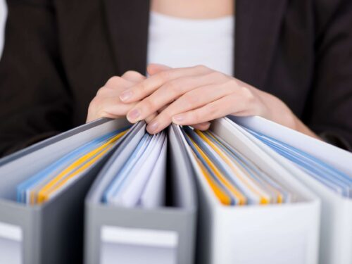 Atsakās no vairākiem būvniecības dokumentu veidiem