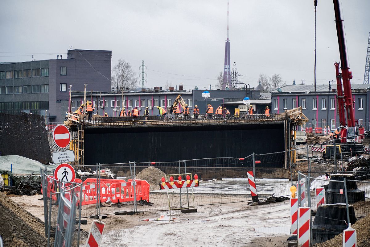 Austrumu maģistrāles izbūves laikā vairākās ielās slēgta satiksme