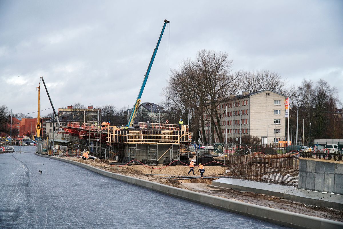 VARAM: Rīgas Austrumu maģistrāles izbūve būtiski kavējas