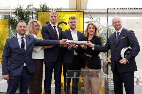 Iemūrēta laika kapsula jaunā 