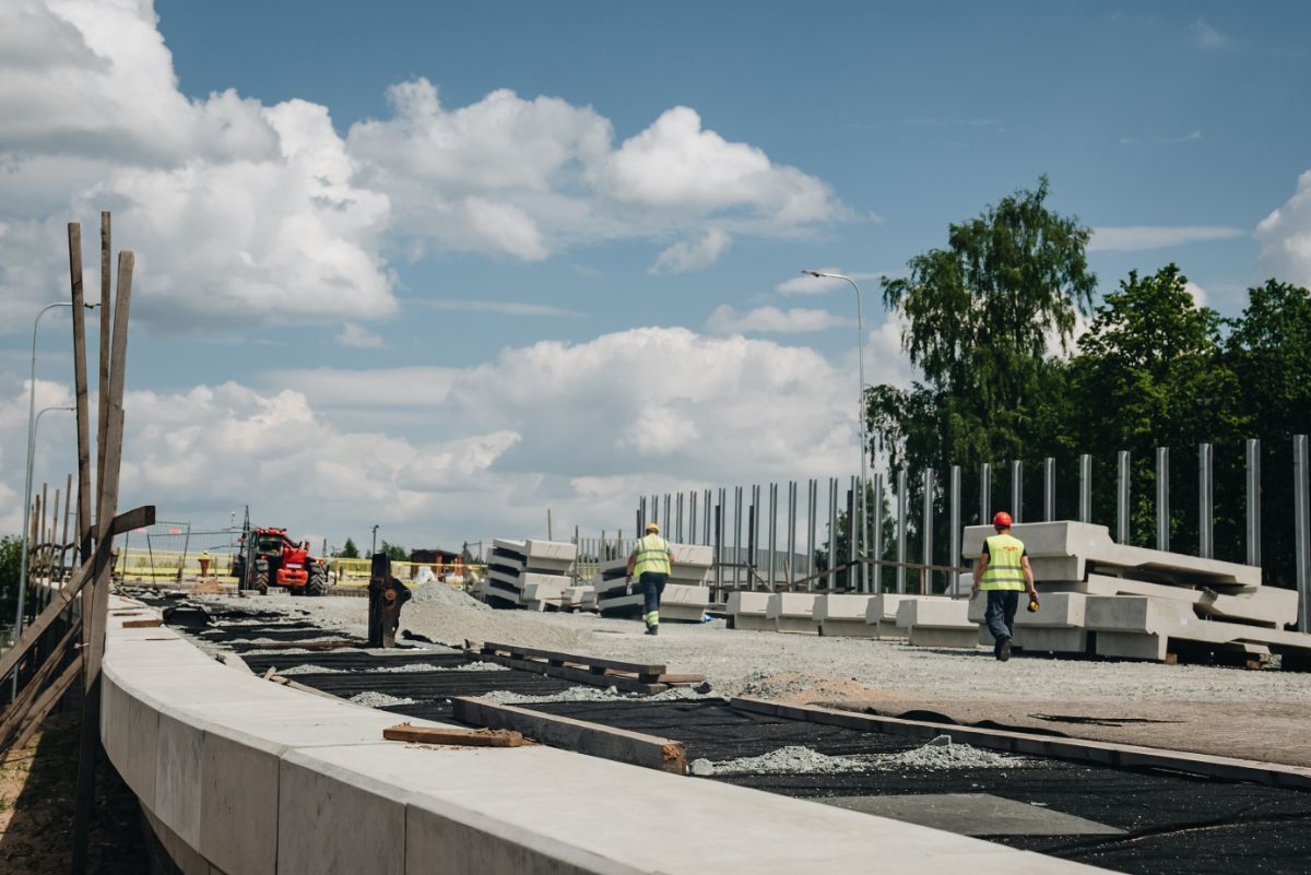 Atsākta Sarkandaugavas pārvada būvniecība