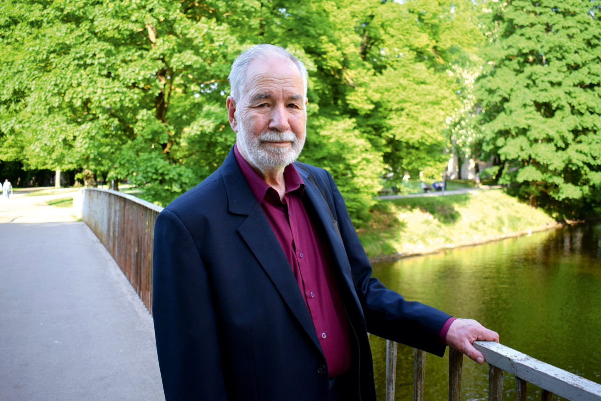 Uzticīgs tiltiem un idejām