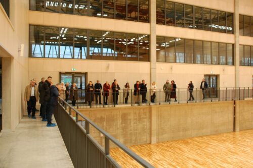 LBS valde apmeklē jauno sporta spēļu halli un ieskandina Ziemassvētkus