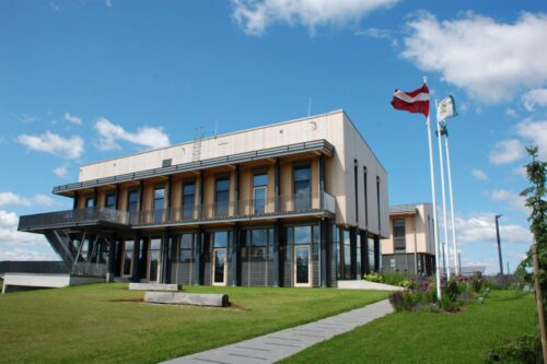 Žūrija apmeklē gada labāko būvju skatei pieteiktās Vidzemes būves