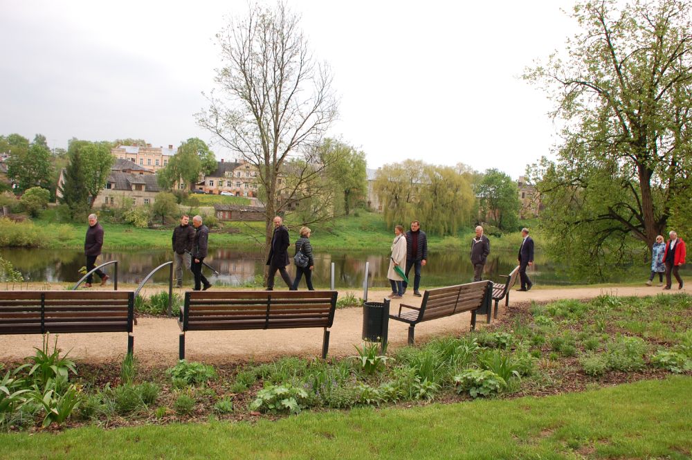 Žūrija apmeklē gada labākās būves Zemgalē