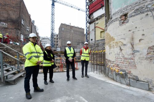 Jaunā Rīgas teātra pamatos iemūrē laika kapsulu