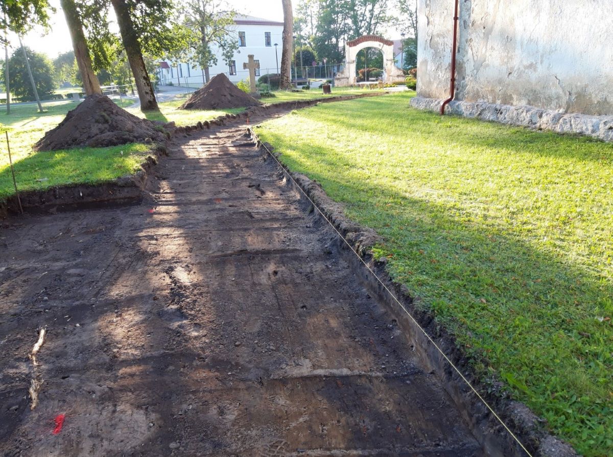 Labiekārto Dundagas evaņģēliski luteriskās baznīcas teritoriju