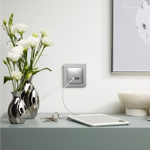 Kas jāzina par elektroierīču drošu uzlādi - eksperta ieteikumi