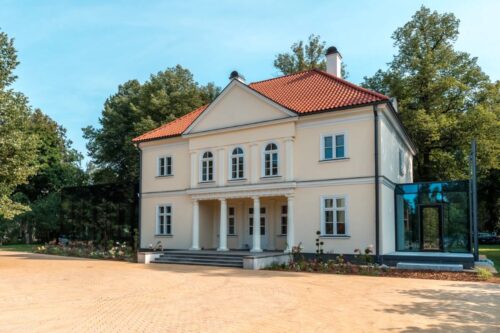 Apmeklētājiem durvis vērs Ziepniekkalnā atjaunotā Ēbelmuiža