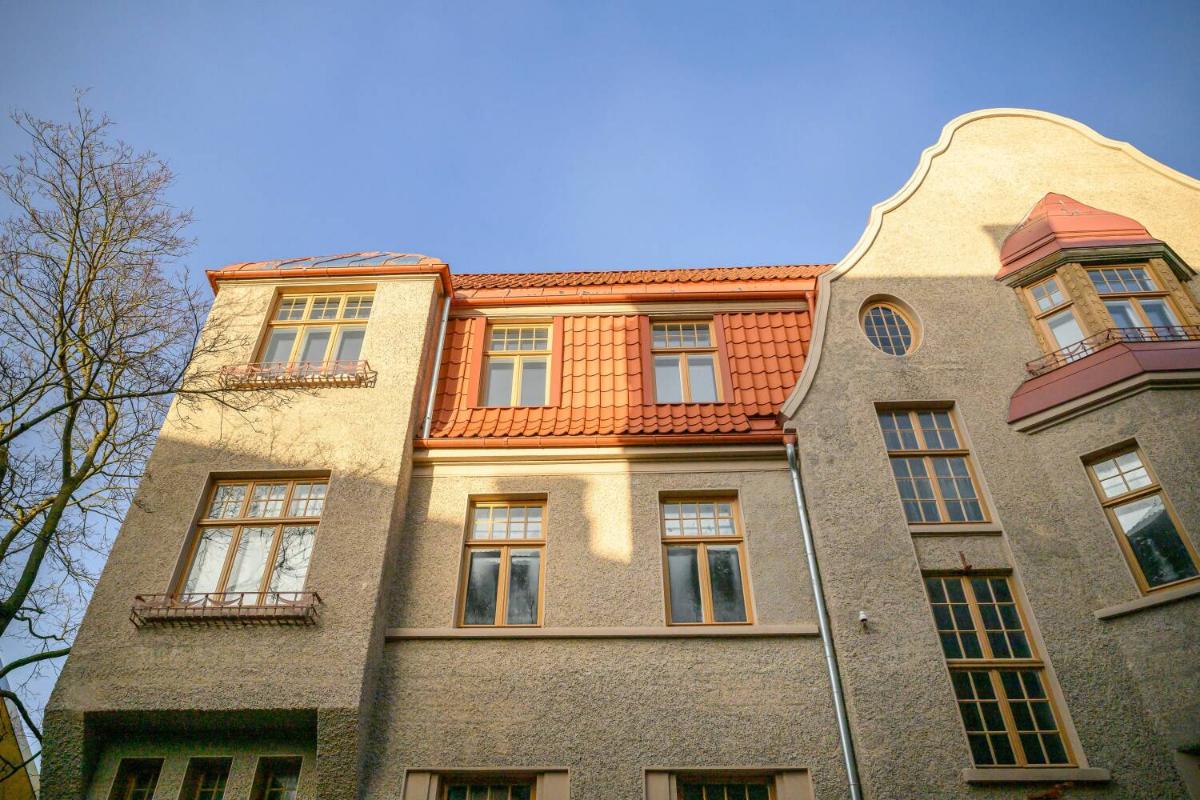 Liepājā atjaunota vēsturiskā fasāde 20. gs. sākumā celtam īres namam