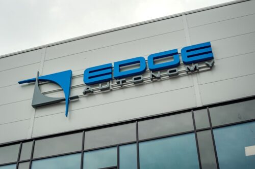 “Edge Autonomy” atklāj vērienīgu dronu ražotni Rīgā
