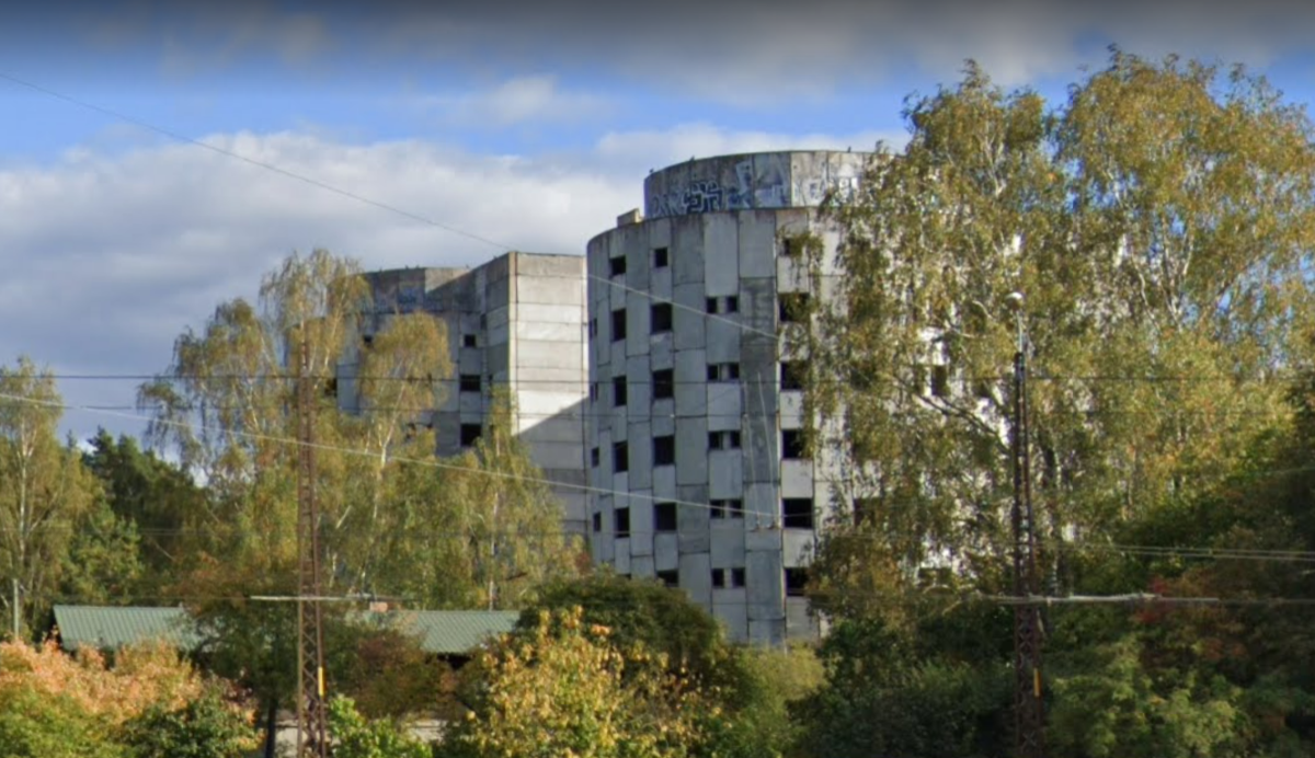 Nojauks nepabeigto dzemdību nama būvi netālu no RAKUS “Gaiļezers”