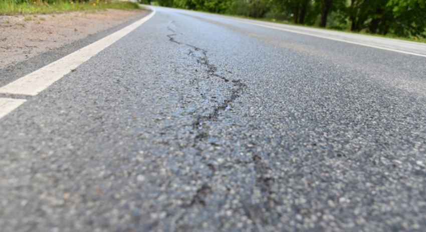 Atjaunos segumu divos autoceļa Sloka-Talsi posmos
