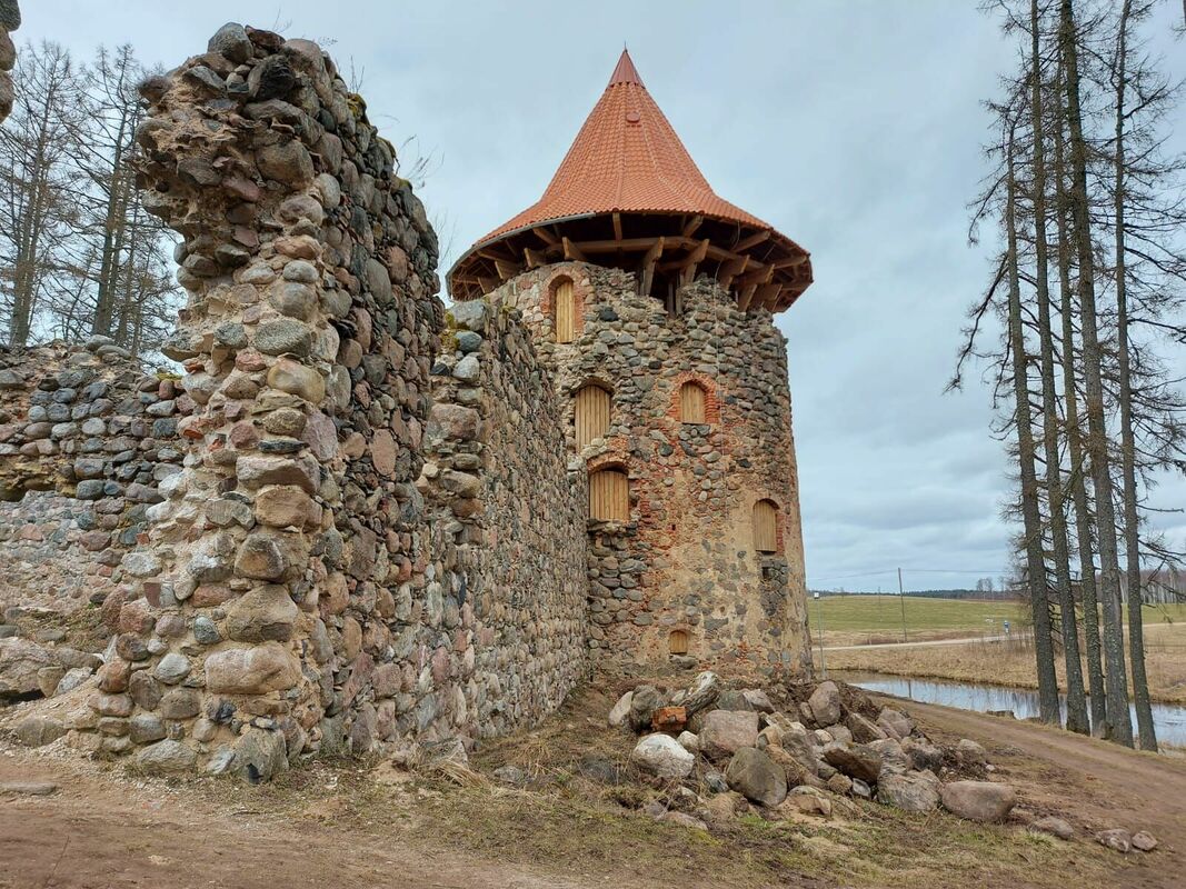 Pabeigta Ērģemes viduslaiku pils Ziemeļu torņa atjaunošana