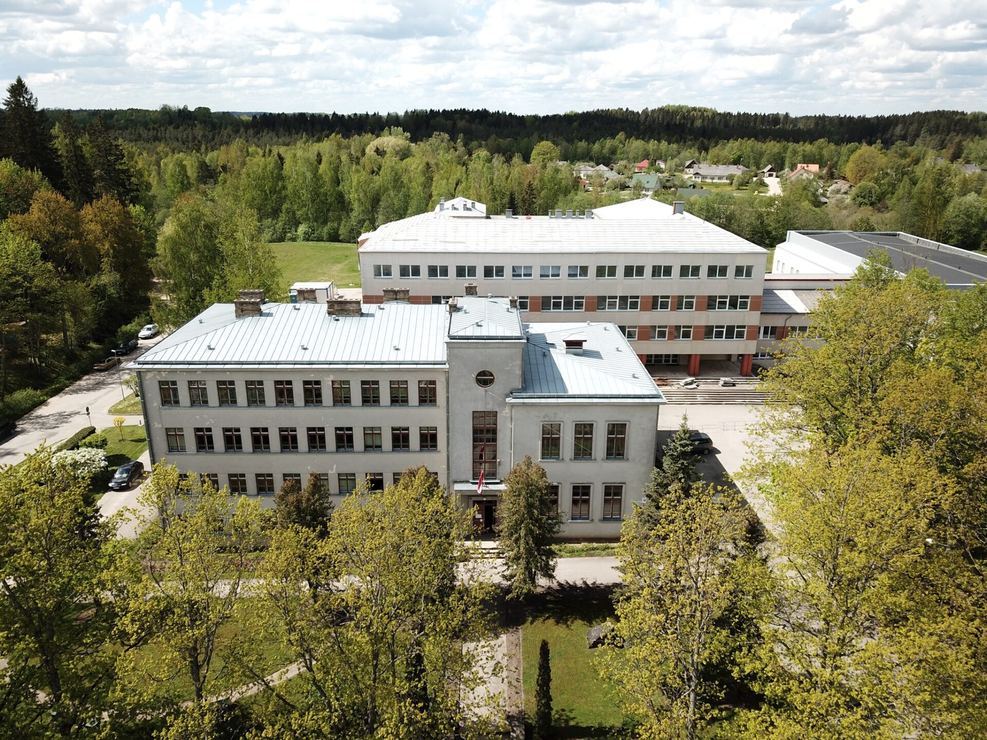 Izvēlēts būvnieks remontdarbu pabeigšanai Alūksnes ģimnāzijā