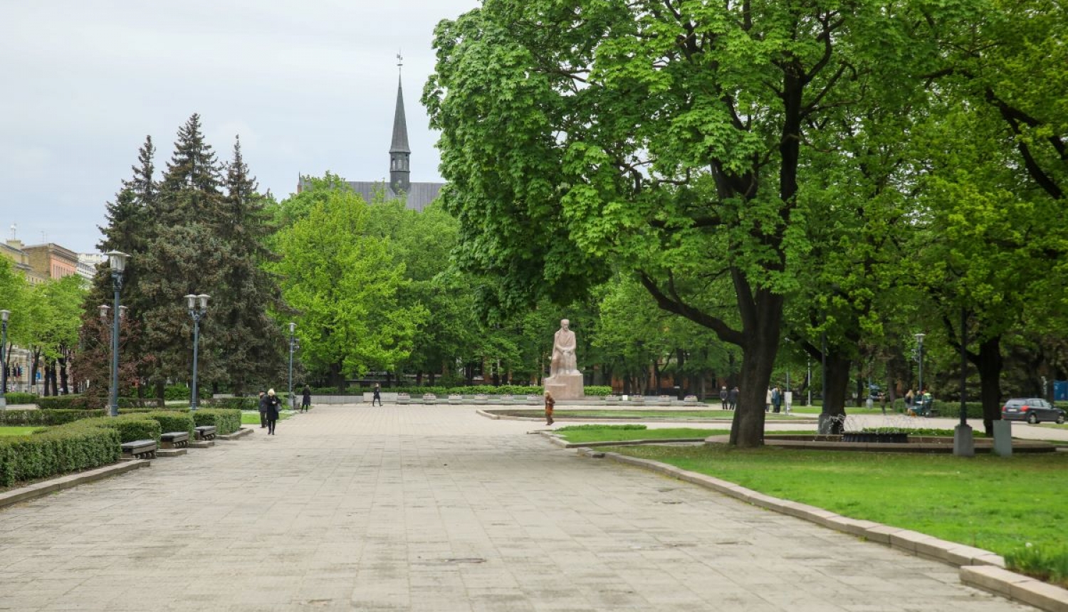 Esplanādes celiņiem atjaunos segumu