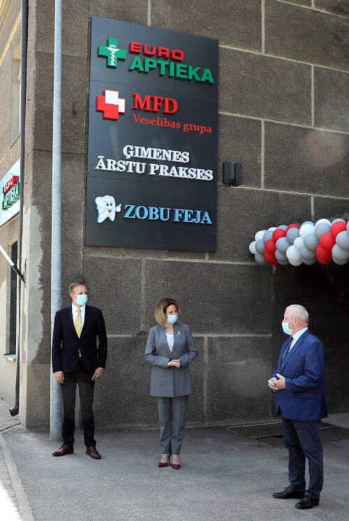 Dobelē atklāts veselības aprūpes centrs