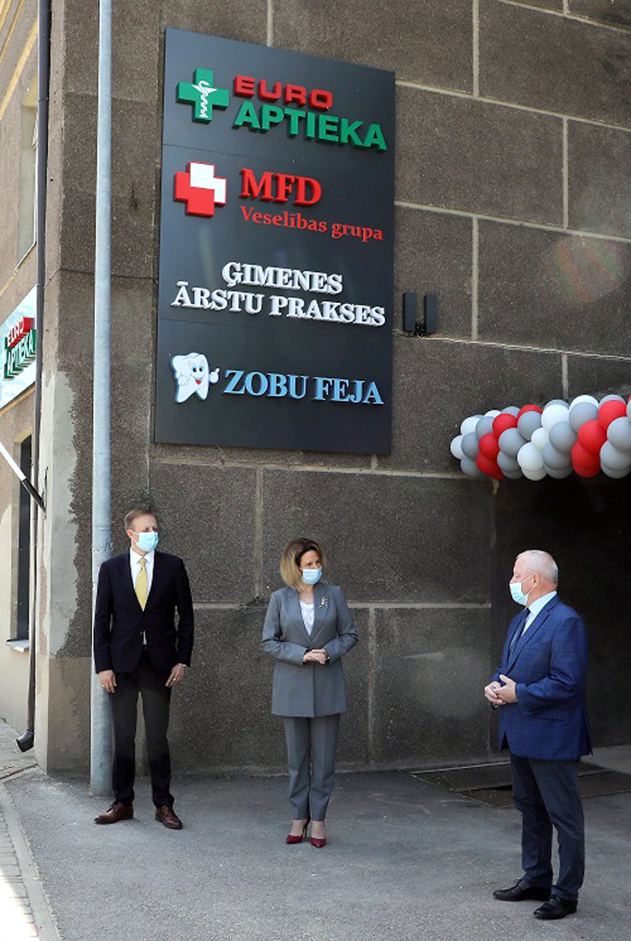 Dobelē atklāts veselības aprūpes centrs